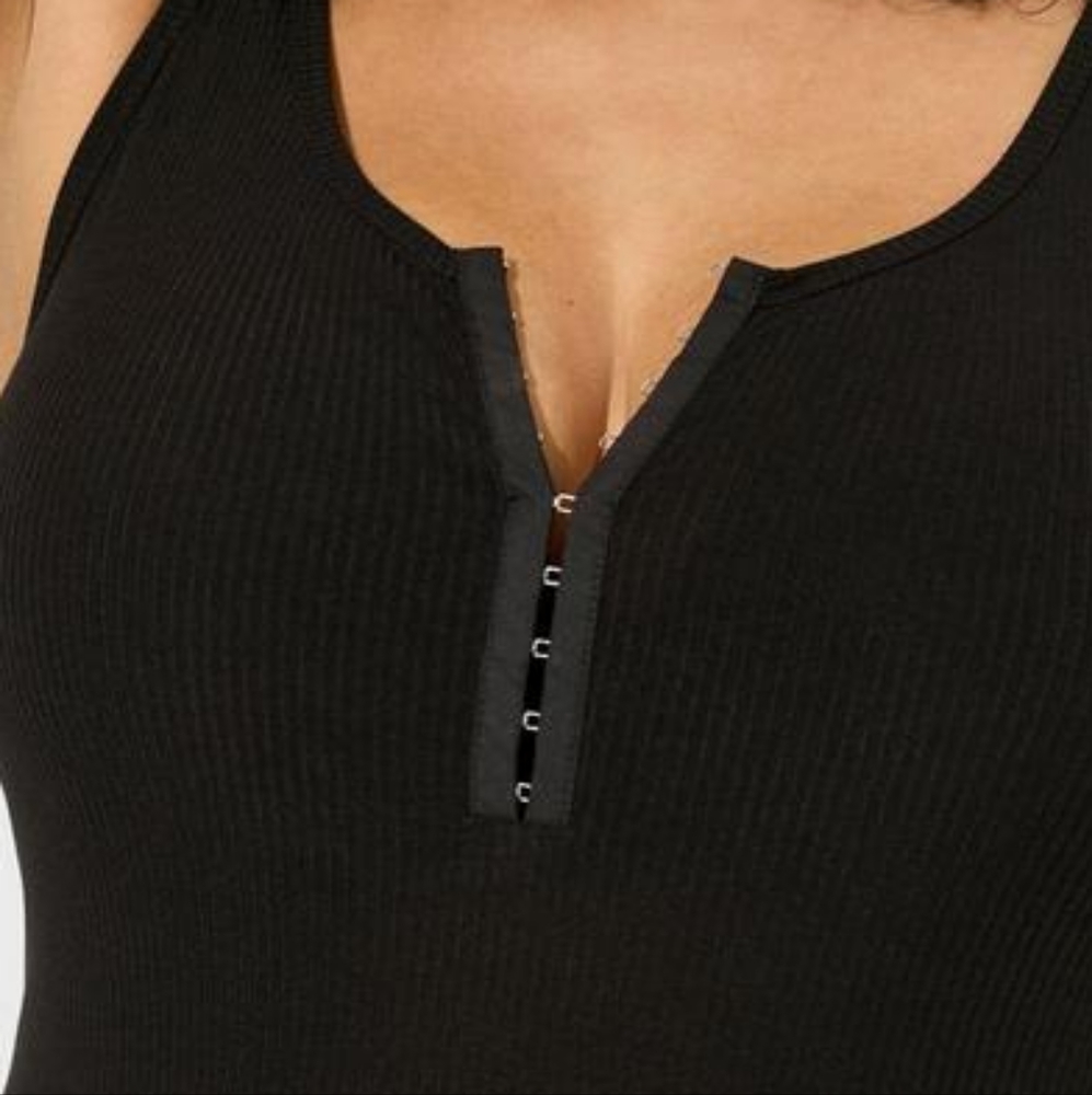 SOLD Torrid Ribbed Hook and Eye Fitted Tank Top Black sz 0 / L NWOT - Picture 2 of 5